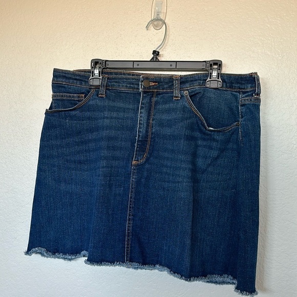 Universal Thread Jean Skirt Size 33/16 - Picture 3 of 6
